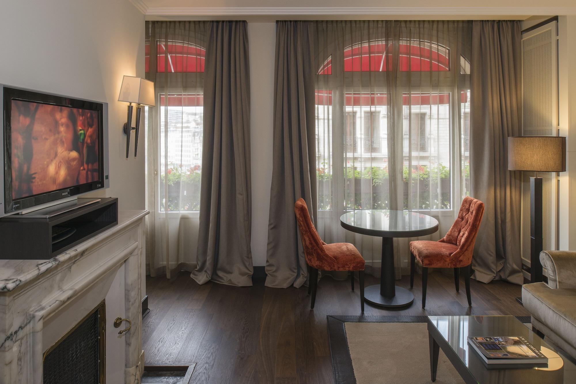 Lausanne Palace Bagian luar foto A suite at the hotel