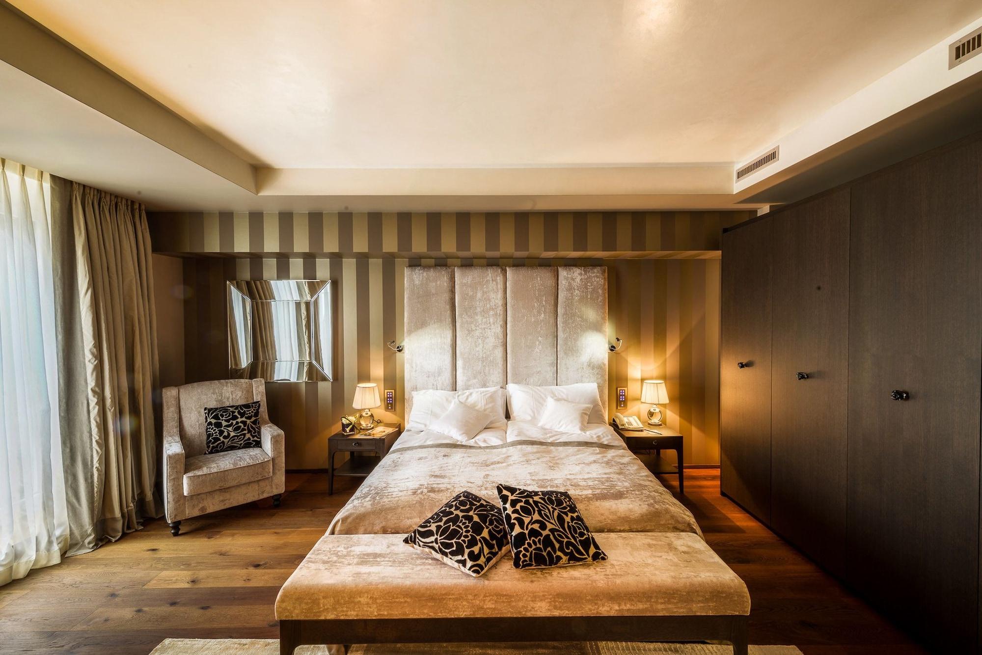 Lausanne Palace Bagian luar foto A bedroom at the Mandarin Oriental