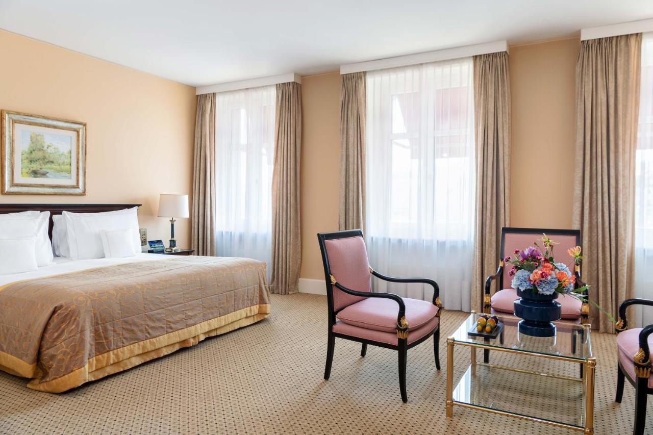 Lausanne Palace Bagian luar foto A bedroom at the hotel