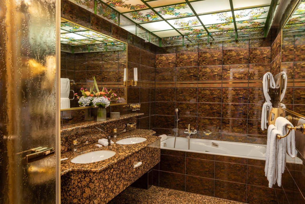 Lausanne Palace Bagian luar foto Bathroom