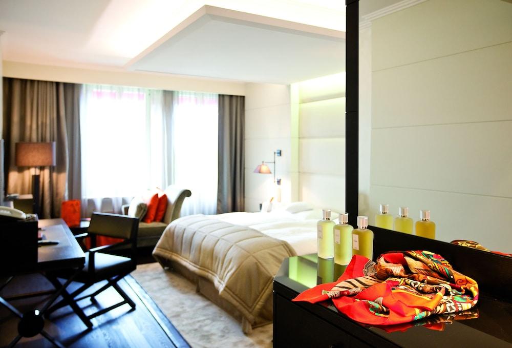 Lausanne Palace Bagian luar foto A room at the Mandarin Oriental, Munich