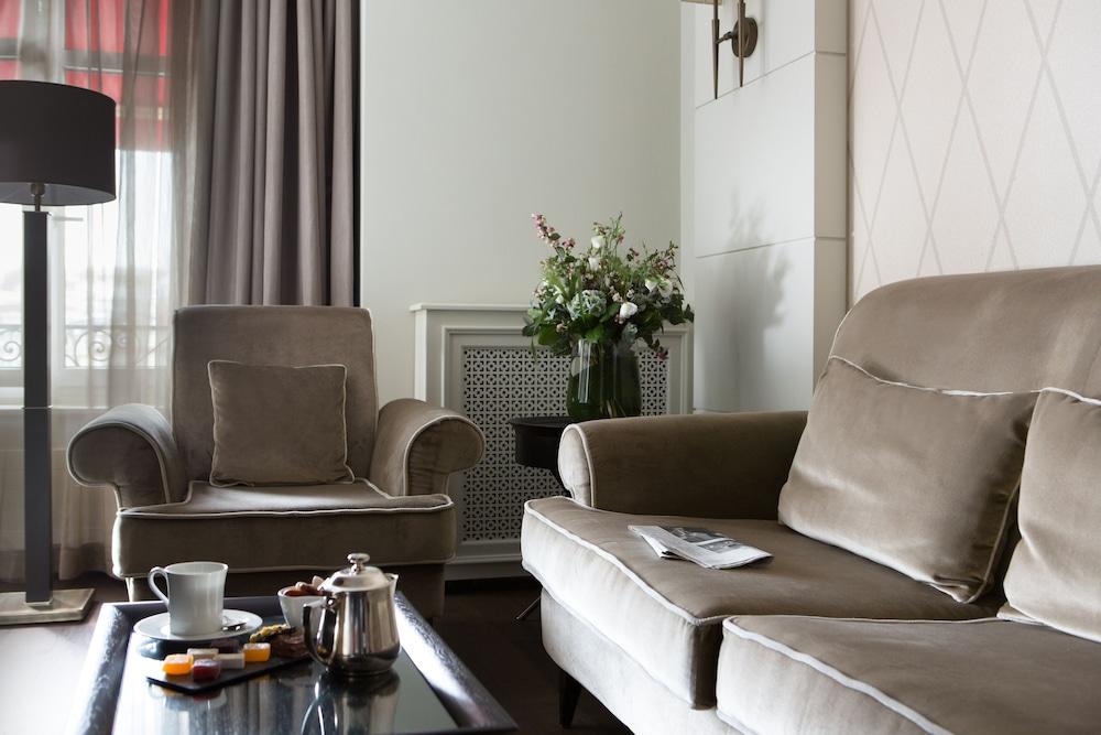 Lausanne Palace Bagian luar foto A suite at the Hotel de Crillon