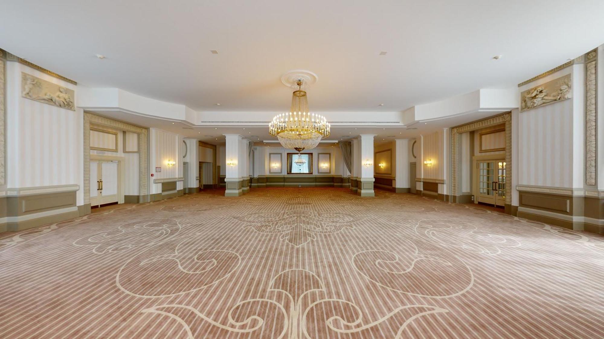 Lausanne Palace Bagian luar foto The ballroom