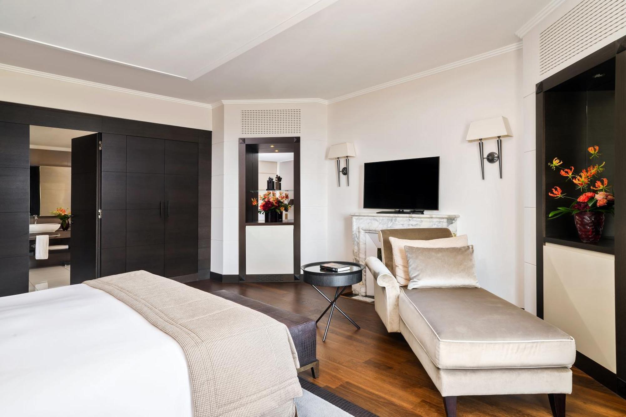 Lausanne Palace Bagian luar foto A suite at the Mandarin Oriental, Munich
