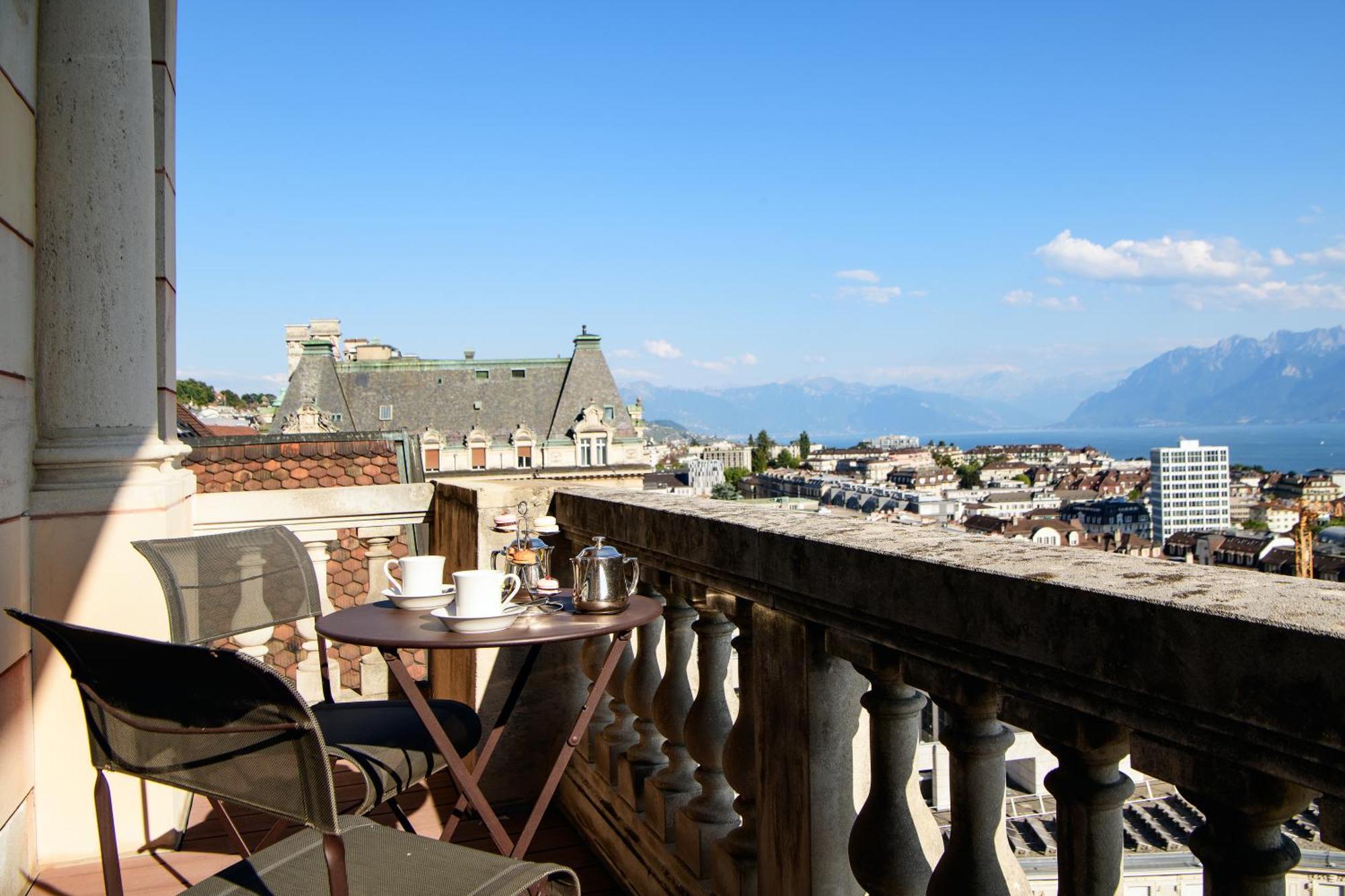 Lausanne Palace Bagian luar foto View from the balcony of a suite at the Hotel de l'Europe