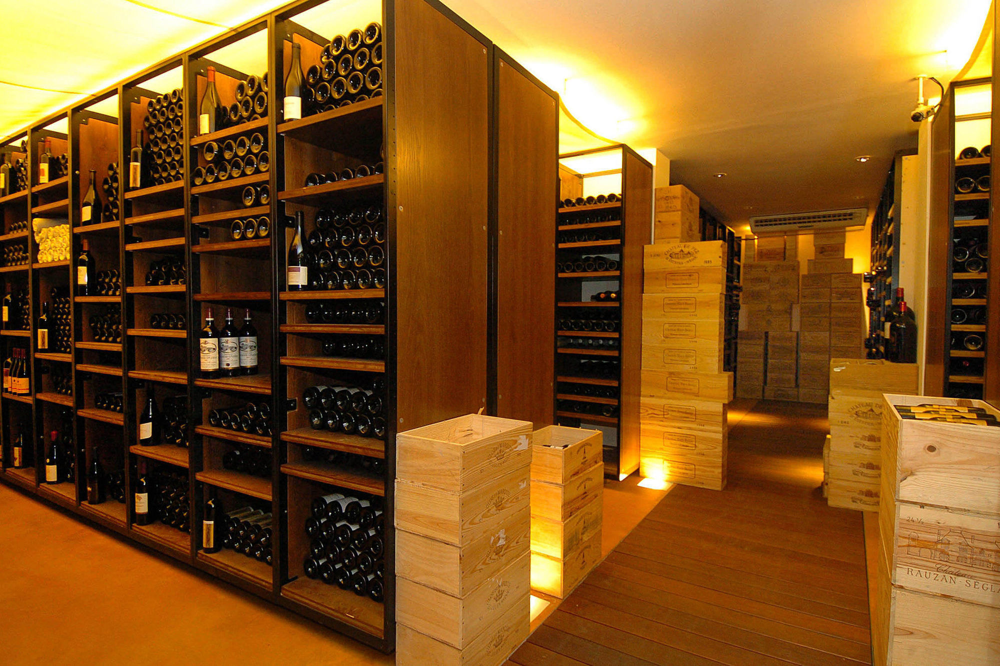 Lausanne Palace Restoran foto Wine cellar