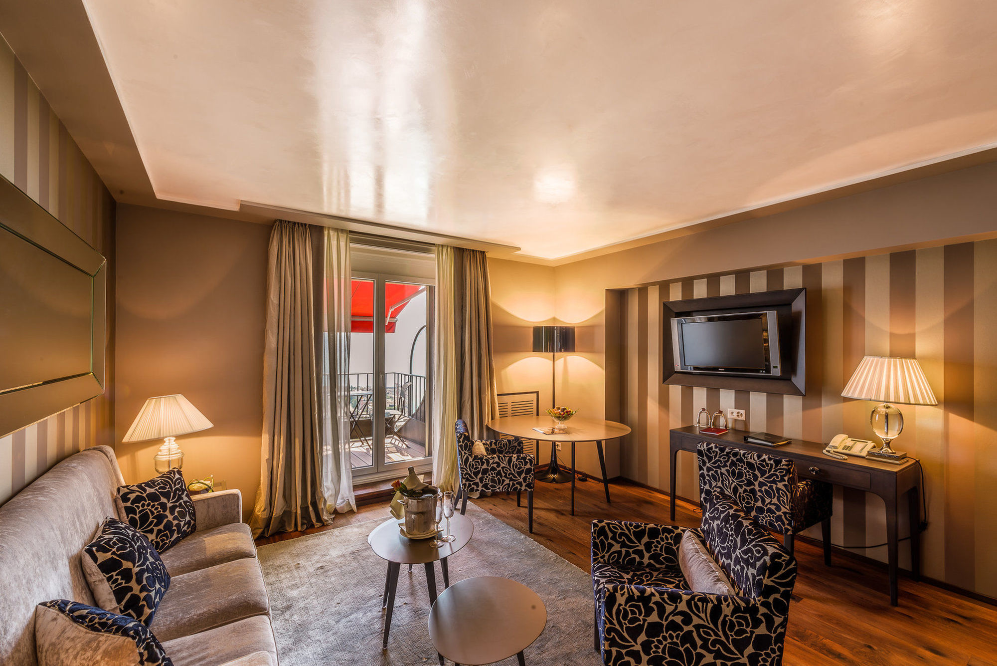 Lausanne Palace Bagian luar foto Suite