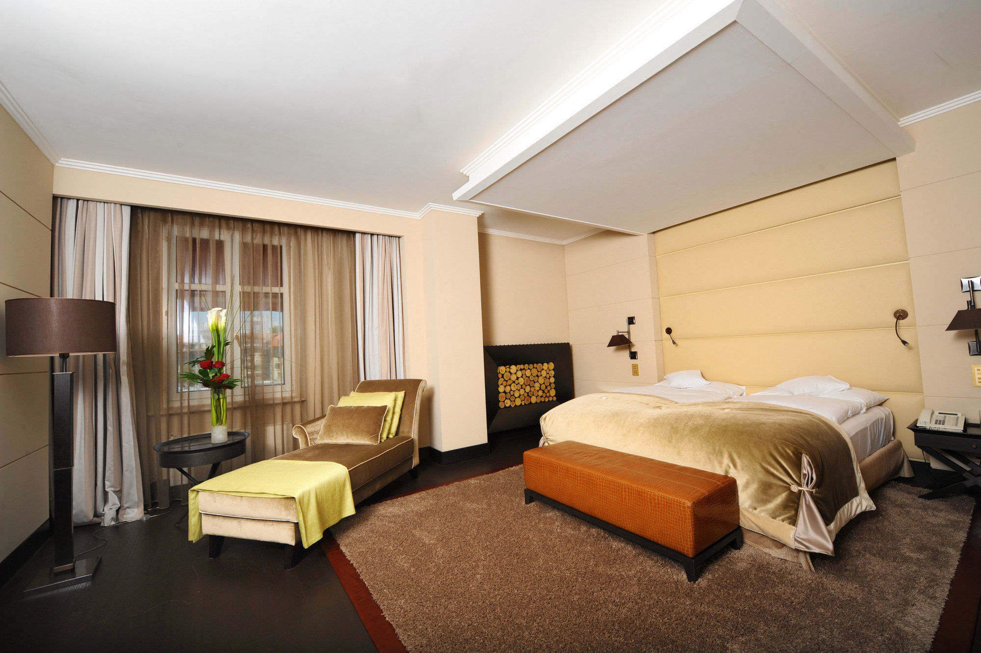 Lausanne Palace Bagian luar foto A room at the hotel